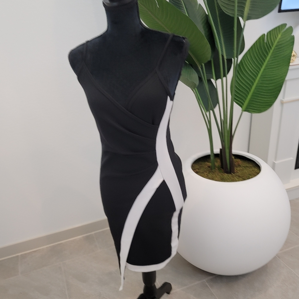 Black and white Spaghetti strapped dress - Picture 4 of 8